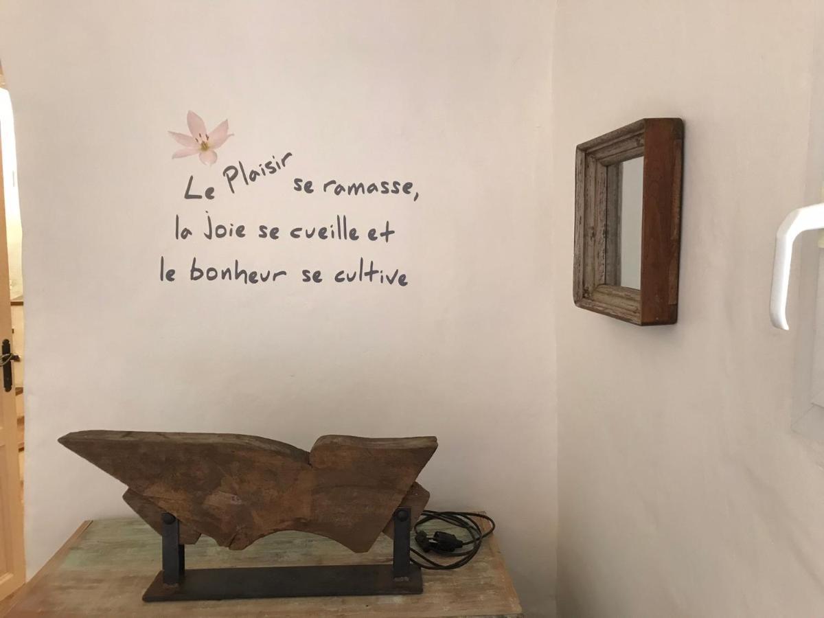 Les Gôuts et les Couleurs Aparthotel Cucuron Exterior foto