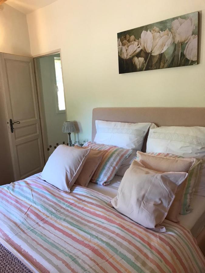 Les Gôuts et les Couleurs Aparthotel Cucuron Exterior foto