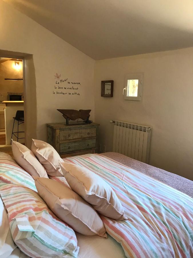 Les Gôuts et les Couleurs Aparthotel Cucuron Exterior foto